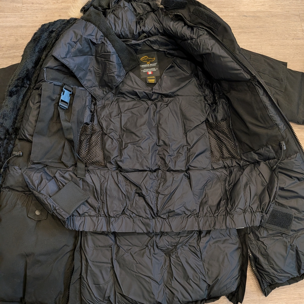 Women's Canada Goose Down Parka XS - Picture 12 of 17